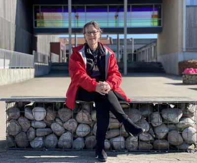 Pia Foght sidder på ved gymnaiet 